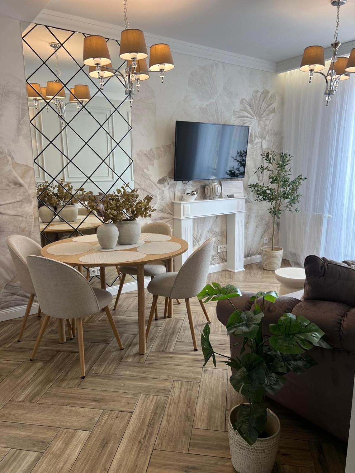 Family & Business Sauna Apartments Plac Wolnosci Centrum Downtow, - Piekny Apartament - 5 Bedroom With Private Sauna, Bath With Hydromassage, Parking, Catering Options Kielce Bagian luar foto